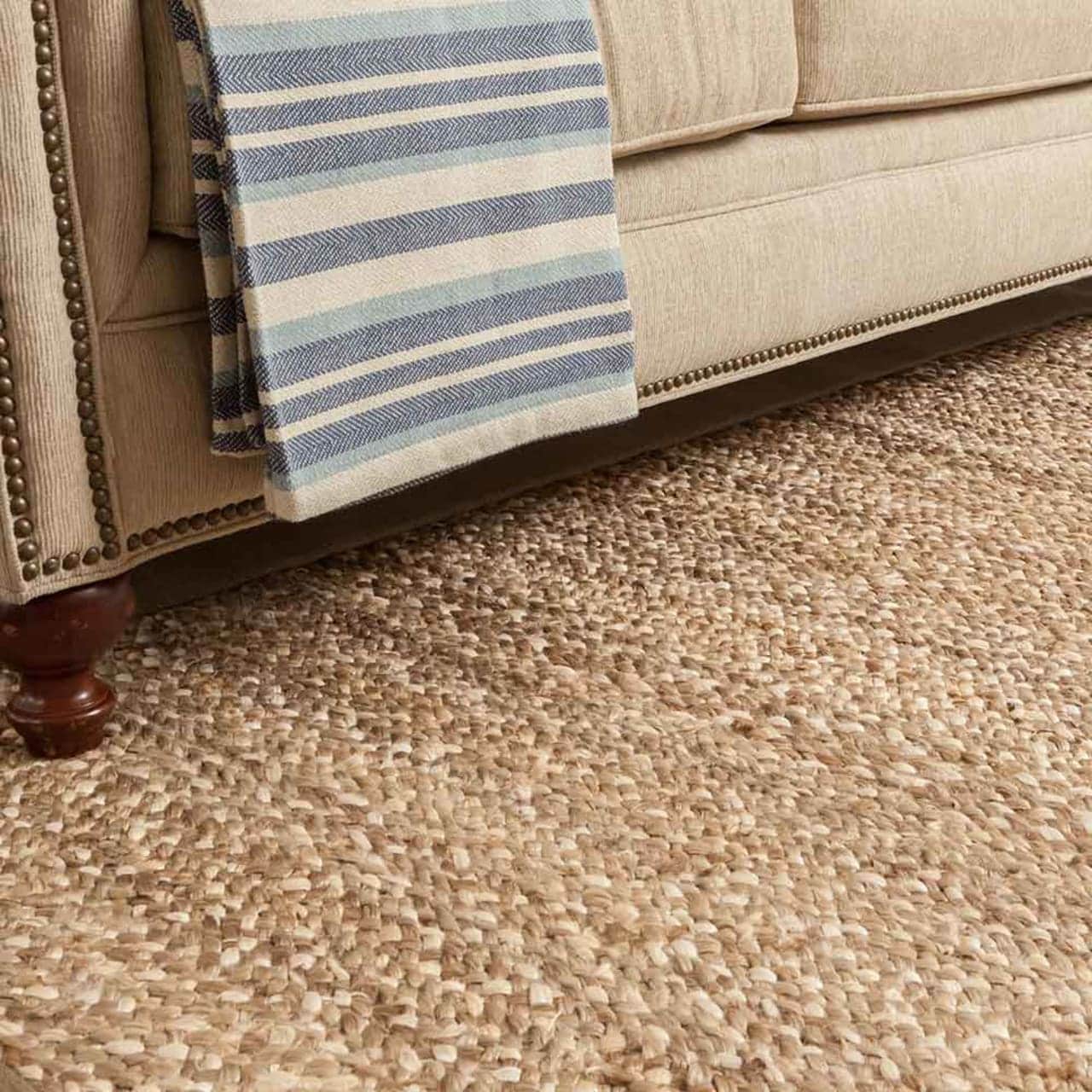 St Martin Gold rug in traditional living room