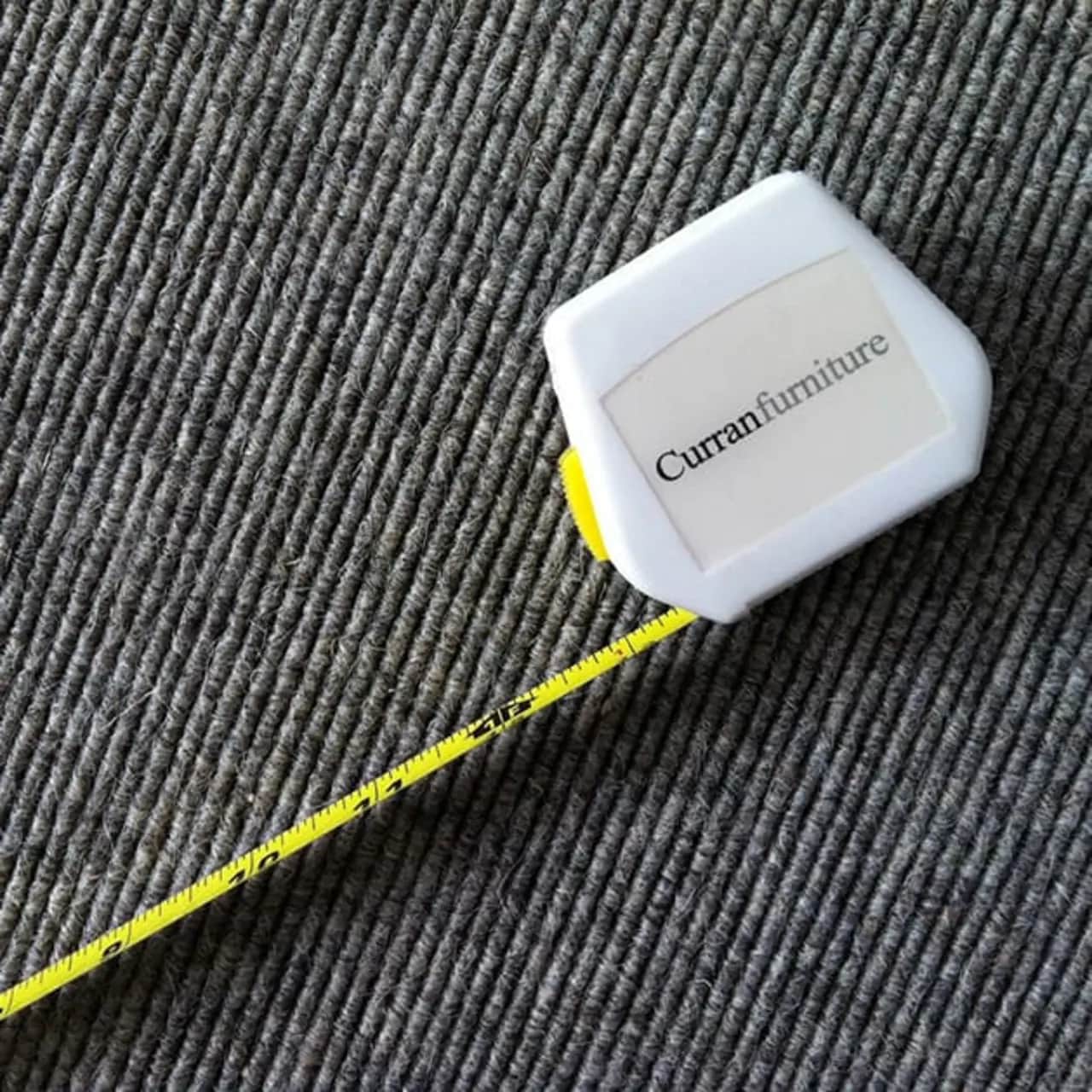 close-up: polo in dark grey