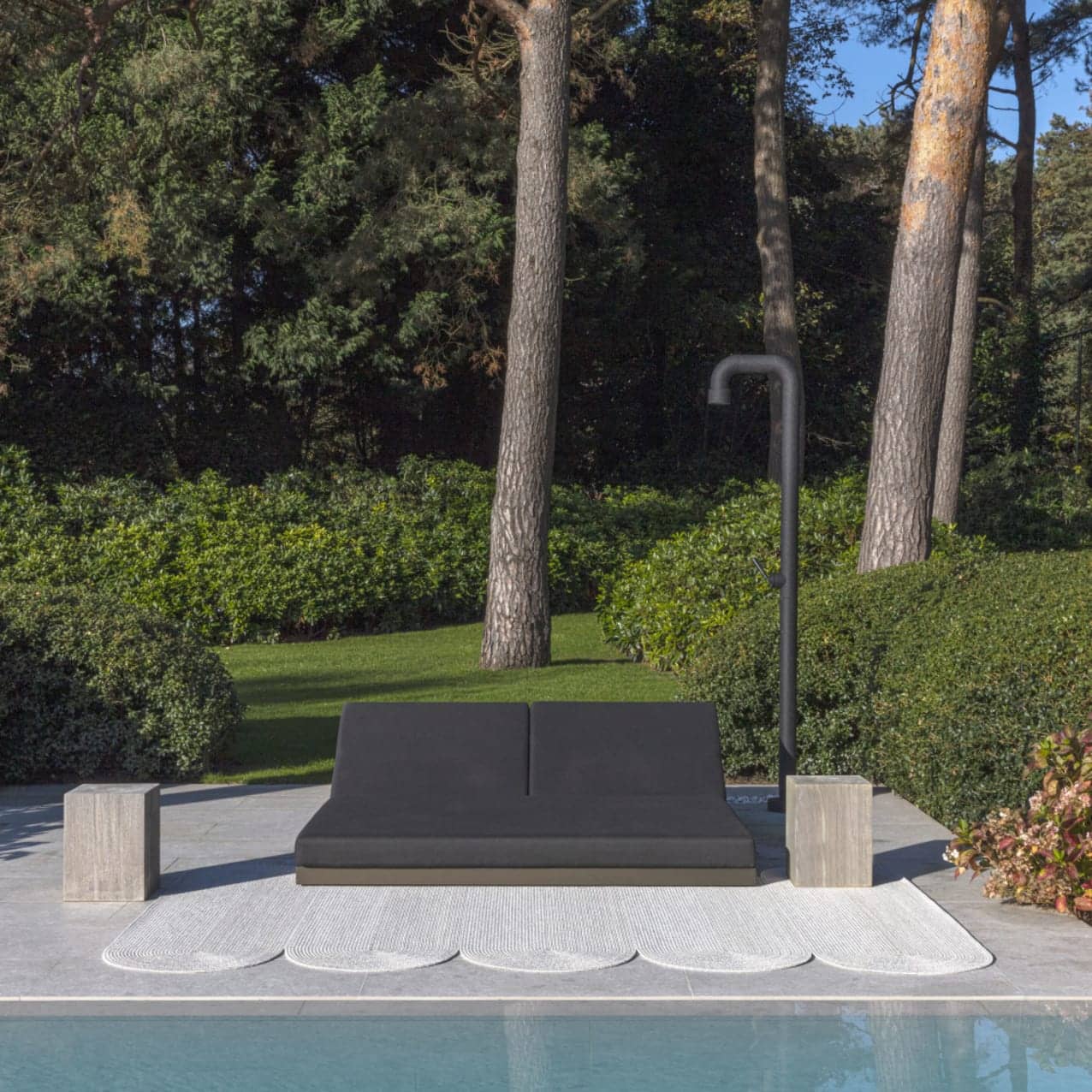 Poolside Serpentine | Carrara