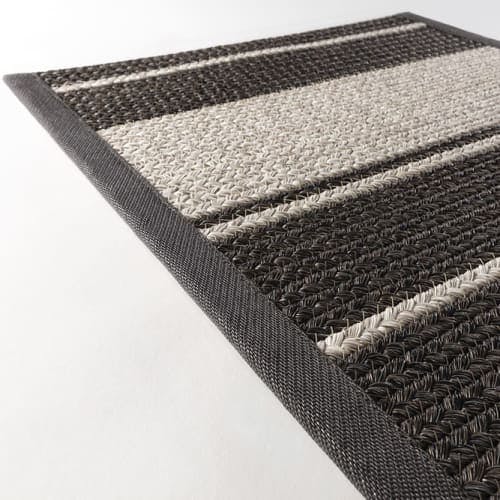 up close: view of matching galaxy border on poolside outdoor synthetic rug (shown in color black mamba)